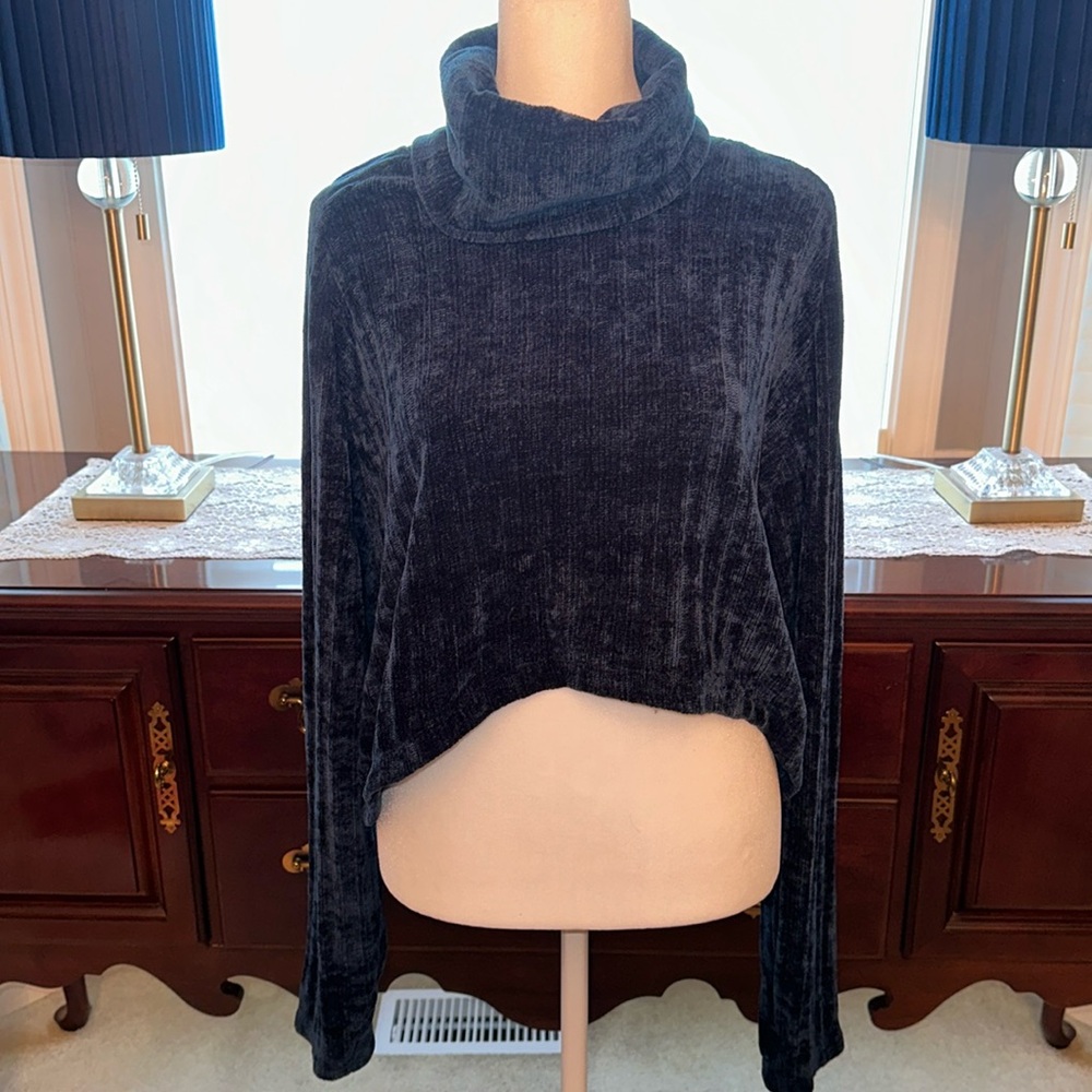 Turtleneck sweater. Was worn once, no flaws, look at last photo for color match